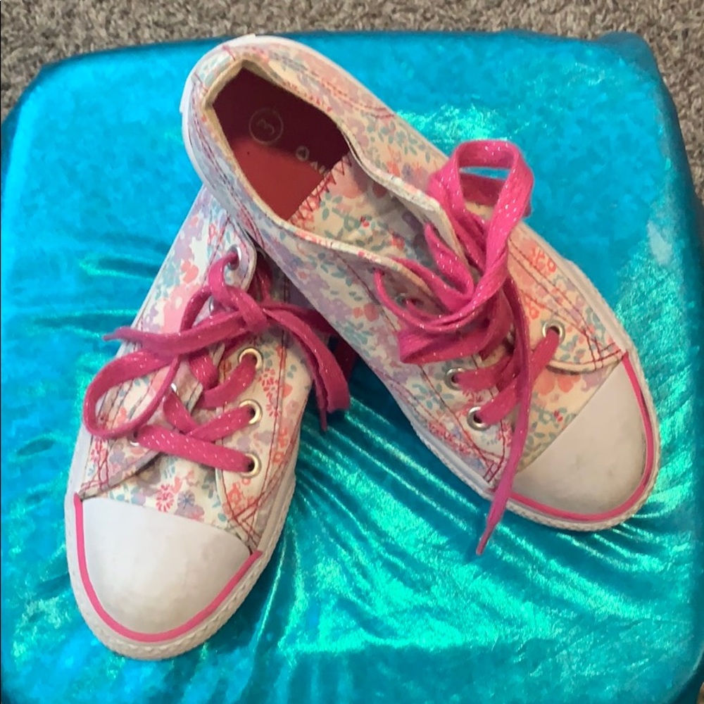 Girls Size 3 Floral Airwalk Shoes